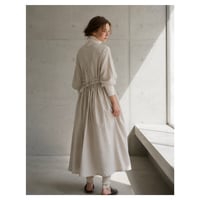 そのままお出かけリネンエプロン／おうち時間もお洒落に過ごす柔らかハーフリネンギャザーエプロン／生成り