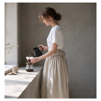 リネンギャザーカフェエプロン／おうち時間もお洒落に過ごすコットンリネンエプロン／生成り