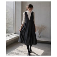 後ろ姿が綺麗な岡山県児島デニムワンピース／くったり8オンスソフトデニムジャンパースカート／ブラック