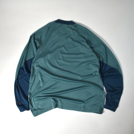 USED "NIKE ACG" POLY BASE LAYER