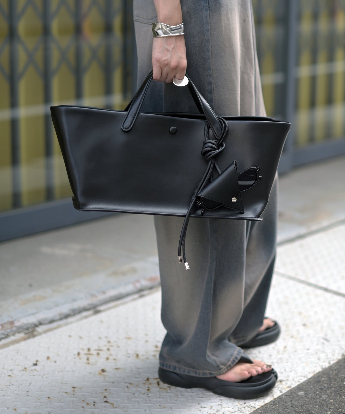 Leather Wide Tote Bag | MARIENT