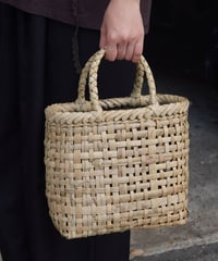 『半透かし 平織り やや丸み』胡桃樹皮のかごバッグ 横幅28cm (オズのかごバッグ)