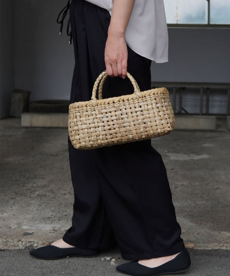 半透かし 平織り やや丸み 横長』胡桃樹皮のかごバッグ 横幅32cm (オズ
