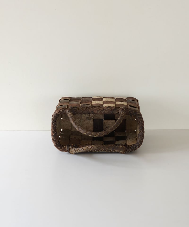 裏皮×表皮 コンパクト2』胡桃樹皮のかごバッグ 横幅22cm (オズのかご