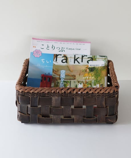 雑誌が収まる 36cm×27cm 沢胡桃 置き籠 平織り 裏皮 縁は山葡萄(オズのかごバッグ)