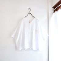 loosey goosey shirt (white dot)