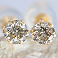 計0.60ct　K18　天然ダイヤモンド　6本爪　スタッドピアス