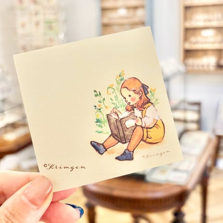 "A child sitting and reading (square) memo sheets"  Set of 40 sheets, 座って読書する子のメモシート（正方形）