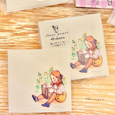 "A child sitting and reading (square) memo sheets"  Set of 40 sheets, 座って読書する子のメモシート（正方形）