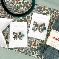 🫛New!《Lサイズ》 butterfly clip  輸入リバティ "Poppy & Daisy" EMERALD 単品