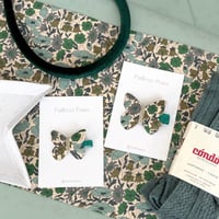 🫛New!《Mサイズ》 butterfly clip  輸入リバティ "Poppy & Daisy" EMERALD  単品