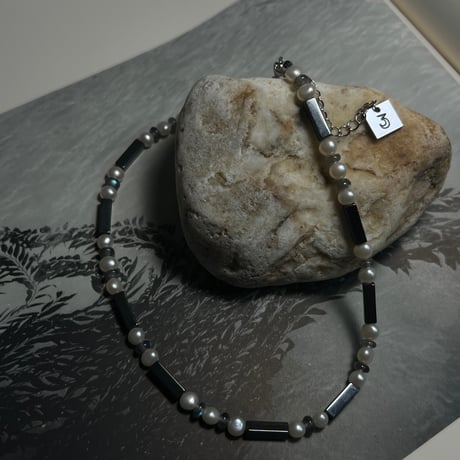 Luna Spine Choker