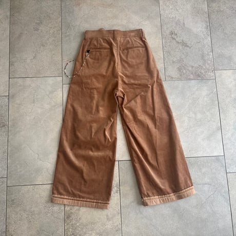 Deep tuck wide pants