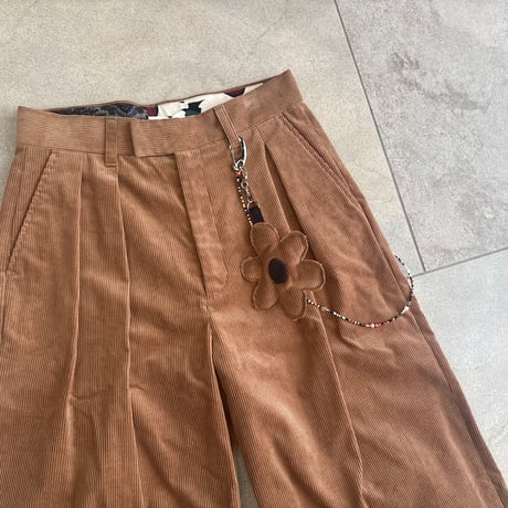 Deep tuck wide pants