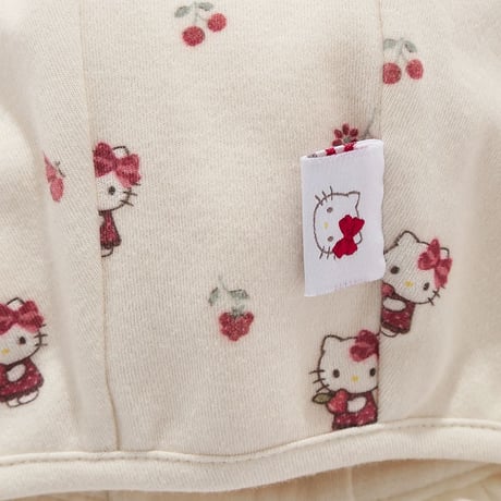 【 Jamie kay × HELLO KITTY 】JBGH264915 OC総柄プリントボンネット IVR（頭位46㎝前後）