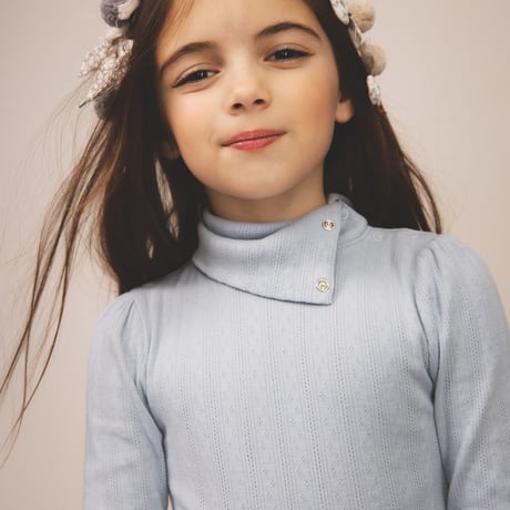 入荷後発送ご予約商品【 SOOR PLOOM 】POUF TURTLENECK, TALC POINTELLE