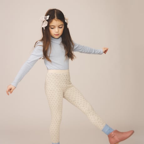 入荷後発送ご予約商品【 SOOR PLOOM 】POUF TURTLENECK, TALC POINTELLE