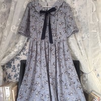 axes femme ローズ柄襟付きワンピース