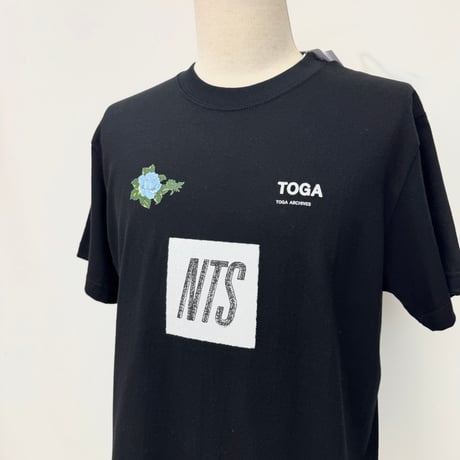 TOGA×NTS コラボレーション  / Logo print T-shirt TOGA×NTS ①