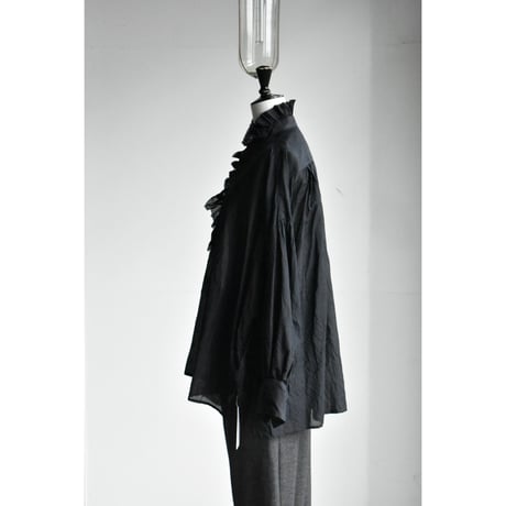 TOUJOURS /  DIFERENT COUNT COTTON SILK KHADI CLOTH BAND COLLAR BISHOP SLEEVE RUFFLE SHIRT