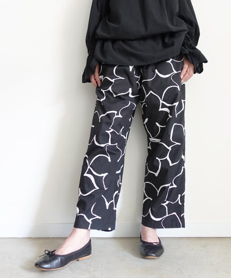 i c h i  251227  Flower Print Relax Pants / C : BLACK