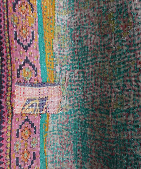 【ONLINE LIMITED】ichiAntiquités 1001139 Vintage Ralli Quilt Rug / COLOR : A