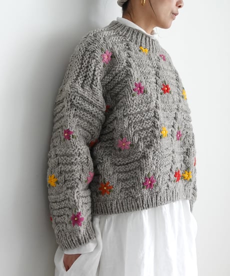 ichiAntiquités 1100364 PERU Hand Knit Flower Pullover / 2 COLORS