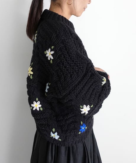 ichiAntiquités 1100364 PERU Hand Knit Flower Pullover / 2 COLORS