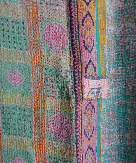 【ONLINE LIMITED】ichiAntiquités 1001139 Vintage Ralli Quilt Rug / COLOR : A