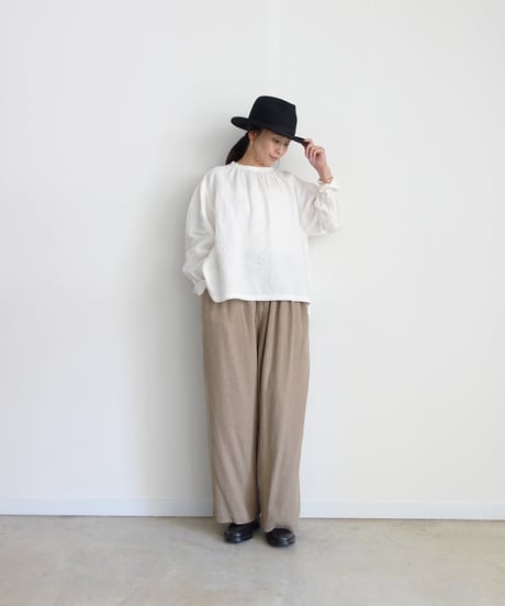 【 LIMITED COLLECTION 】Antiquités noir 800404  Linen Band Collar Blouse / D : WHITE