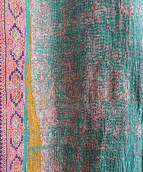 【ONLINE LIMITED】ichiAntiquités 1001139 Vintage Ralli Quilt Rug / COLOR : A