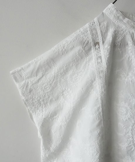 i c h i 251120  Cutwork Embroidery Band Collar Shirt / 3 COLORS