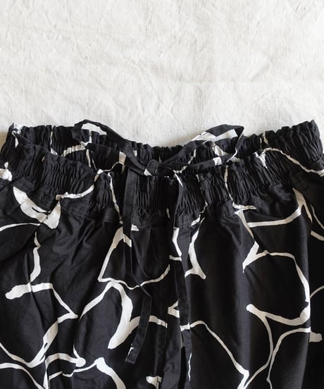 i c h i  251227  Flower Print Relax Pants / C : BLACK