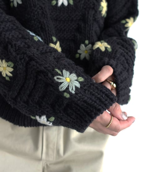 ichiAntiquités 1100364 PERU Hand Knit Flower Pullover / 2 COLORS