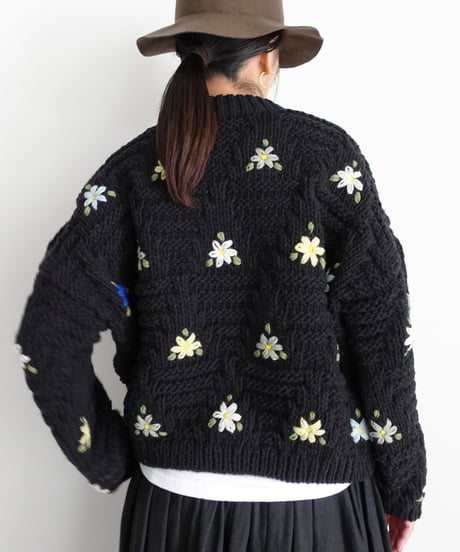 ichiAntiquités 1100364 PERU Hand Knit Flower Pullover / 2 COLORS