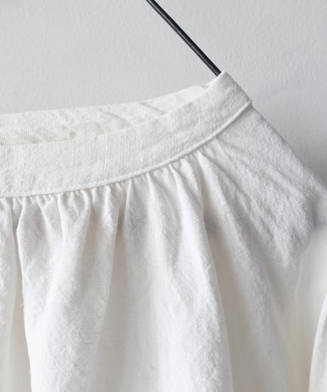 【 LIMITED COLLECTION 】Antiquités noir 800404  Linen Band Collar Blouse / D : WHITE