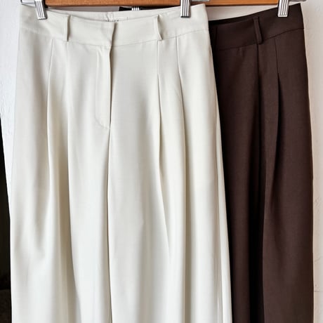 two tuck slacks pants