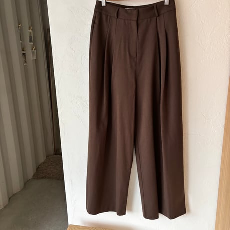 two tuck slacks pants