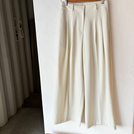 two tuck slacks pants