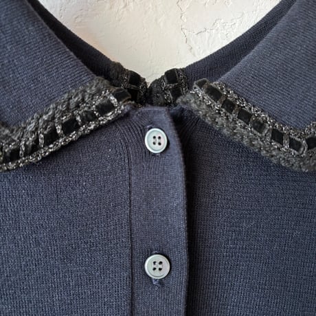 velour tape collar knit