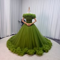 カラードレス 深緑 ボリュームドレス オフショルダー   華やかなトレーン 花嫁 前撮り
