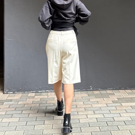 センタープレスキュロットライクハーフパンツ(オフ)