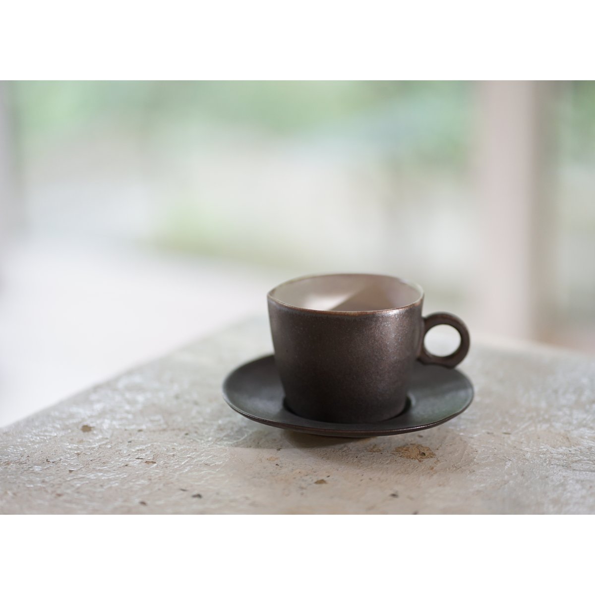【安藤雅信】ギャルリ百草　黒錆釉コーヒー　カップ＆ソーサー 安藤雅信】黒カフェオーレ（黒錆釉） | ギャルリ百草 online store