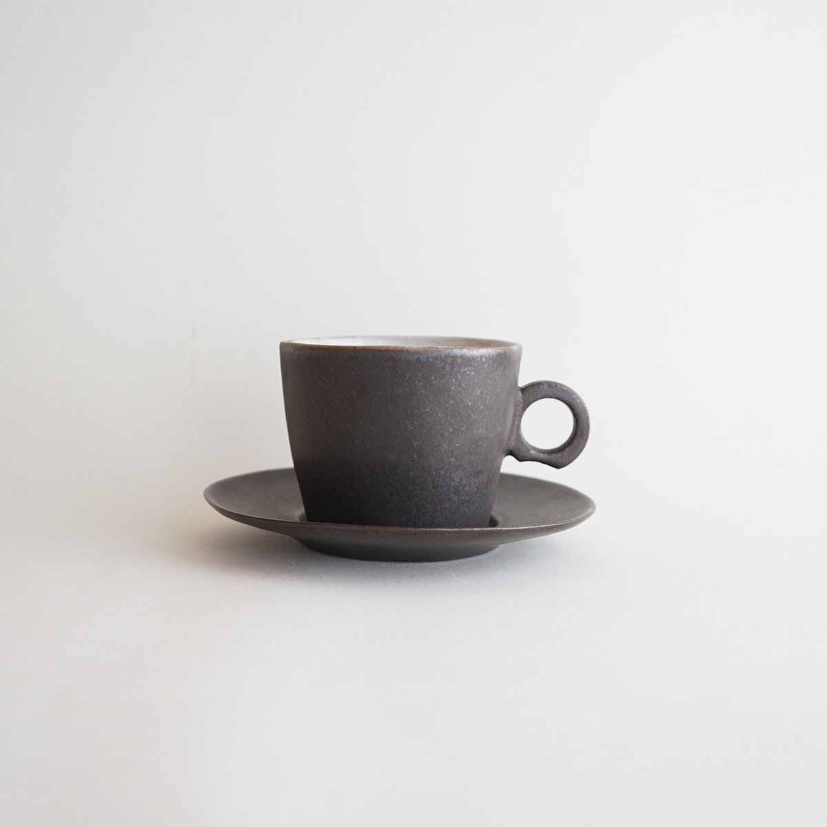 安藤雅信】黒カフェオーレ（黒錆釉） | ギャルリ百草 online store