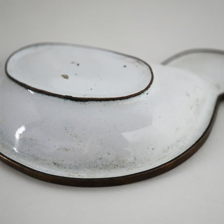no1309-2　鳥の形の琺瑯小皿