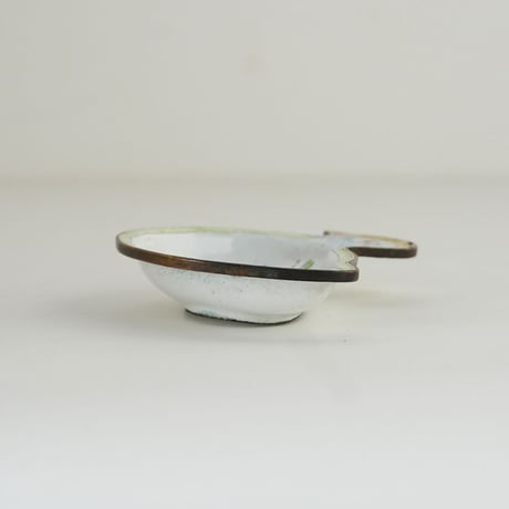 no1309-2　鳥の形の琺瑯小皿