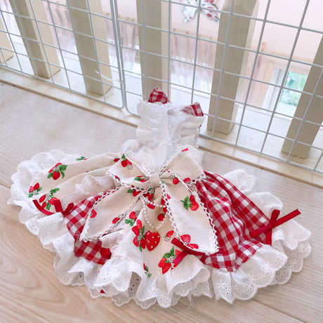 現品夏ワンピ❤苺ふんわりワンピ　胴32　丈23
