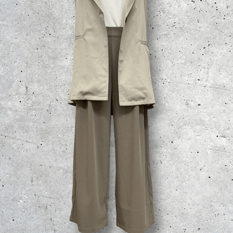 サイドボタンタックワイドパンツ