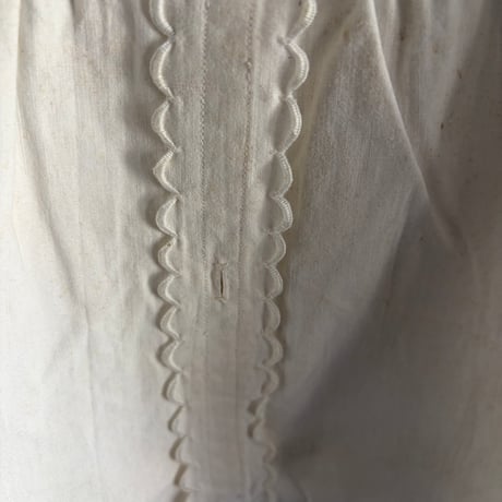 1900年　ローブ・ド・シャンブル　コットン100%  スカラップ　ハーフ・スリーブ