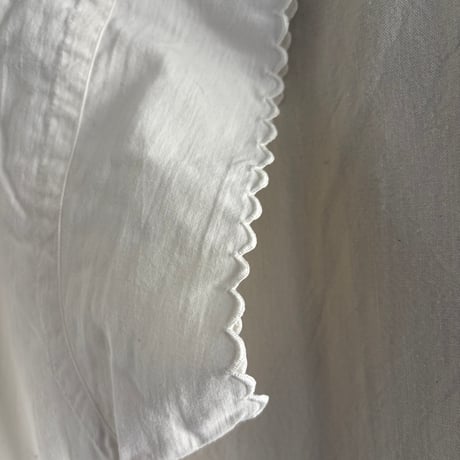 1900年　ローブ・ド・シャンブル　コットン100%  スカラップ　ハーフ・スリーブ